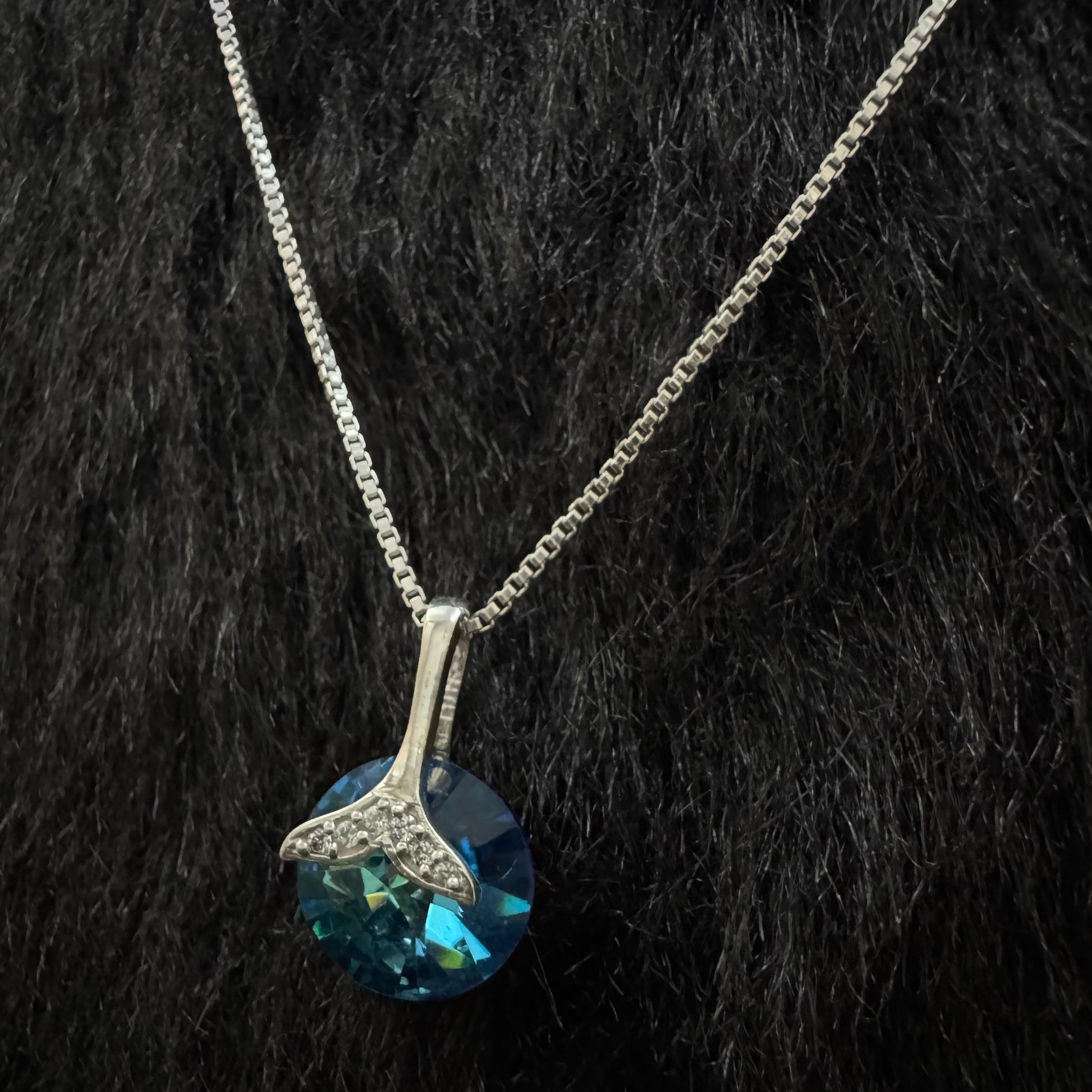 A Sterling Silver Pendant with Blue Stone